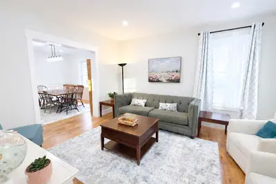 Image de Huge Fully Remodeled Stocked 2 Story in Scotia; 4br, 2. 5Ba Modern Farmhouse Chic