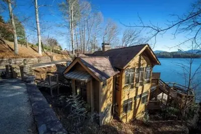 Image de Breathtaking Views at Unicorn By The Lake