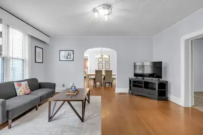 Charming Indy Escape • 15 Mins to SoBro & Downtown