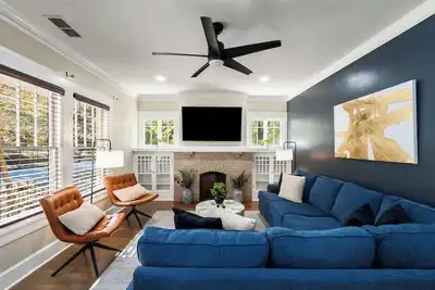 Image de Prime Beltline Location | 3 King Beds | Playground