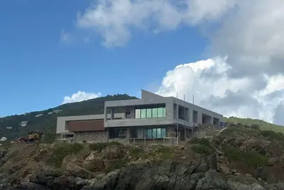 Gorgeous 6 bedroom villa with private beach inside Ditleff point