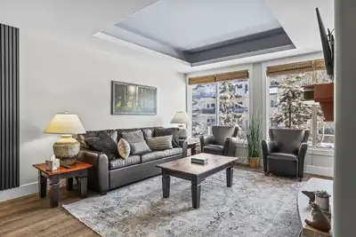 Image de Mountain Escape 2br: Hot tub & Pool | Near Banff