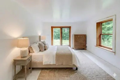 Image de Loft like 2br house plus sleeping loft on 100 private wooded acres.