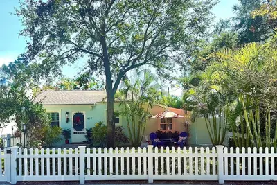 Pickets Cottage, Downtown Dunedin Fl