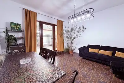 Image de Accommodates up to 6 guests, Free parking, Near Amazonia Aquapark, Iulius Town