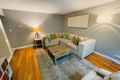 Image de Comfortable 2-Bedroom Getaway, family & pet friendly with Parking Included