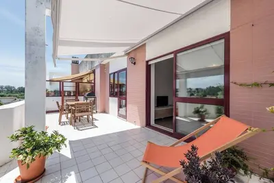 Image de Apartment on the Sea and in the City - Free Garage