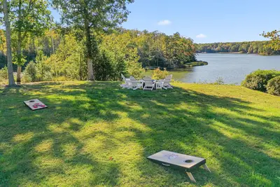 Image de Peaceful Waterfront Retreat, Pool & Game Room, Perfect for Families