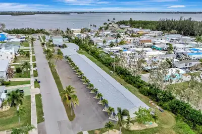 Image de The Cozy Cove I 3 Min to beach