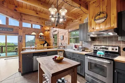 Stunning cabin with views in cozy Bostic