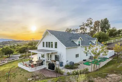 Image de Couples Special Rate. Luxury 4 Acre Estate With Pool & Hot Tub