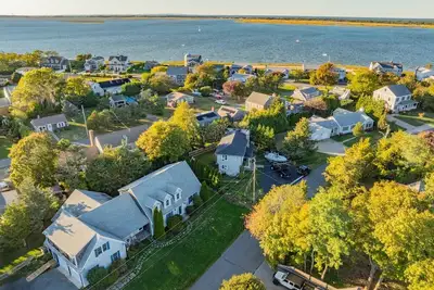 Image de Gram & Papa's House: 033-Ba  Spacious and Special, Walk to Beach, Harbor, Village