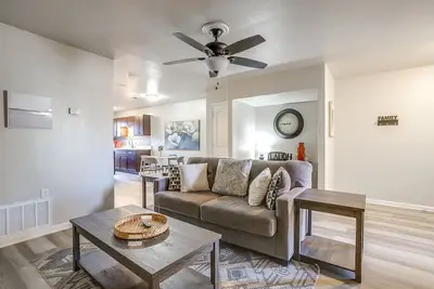 Image de Beautiful 2 Br for month stay * Walk to Uta & Food