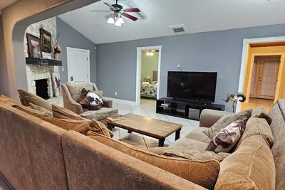 Image de Hill Country Sunrise Staycation. Wonderful 5-bedroom house with Ac in Boerne.