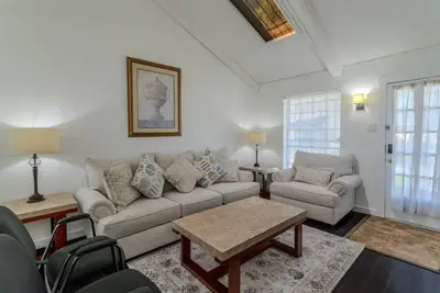 Image de Cozy 2br Apartment by i10 near City Center