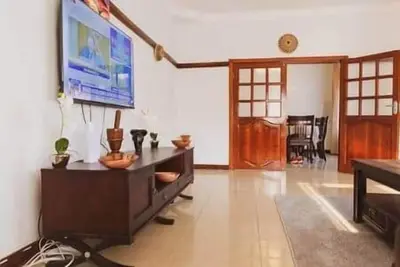 Image de Spacious 3 Bedroom Apartment - With Free Hire Car