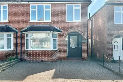 Image de Noggins Homes – City Centre with 2 Car Parking & Garden