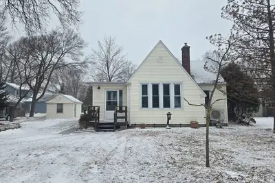Image de The View from 52! Welcome to our cute & cozy cottage with a view of Lake Erie.