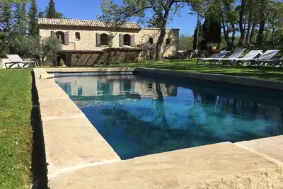 Image de Mas provençal avec piscine et annexe à Lacoste\n5 chambres - 5 salles de bains