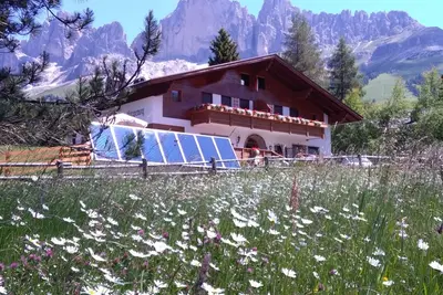 Image de In the middle of the Rosengarten and Latemar mountains, via ferratas, mountain biking,