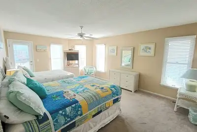 Image de Oceanview 4Br w/elevator, private pool, hot tub, steps to beach access