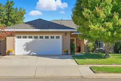 Image de Westside Beauty Near Trails