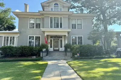 Image de 4 Bedroom Home in Historic Summerville, Minutes from Tournament