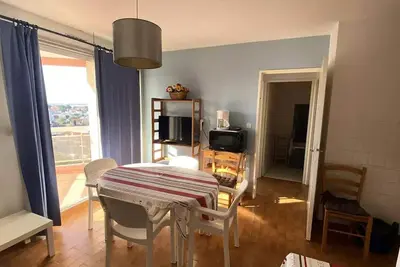 Image de T2 plein sud face mer avec terrasse – Canet Plage, 4 pers 4balp41