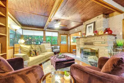 Image de 13 Mi to Beach! 'Forest Brook' Creekfront Cabin