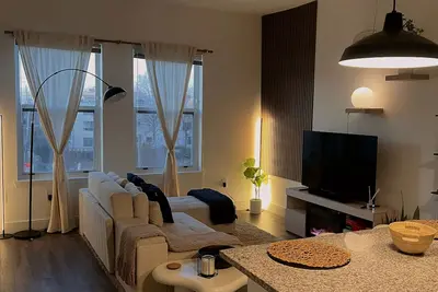 Image de Top Floor Downtown 1br, Stadium View, 5 Min Walk to Stadium