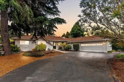 Image de Fabulous 4-bedroom house in quiet Aptos neighborhood.