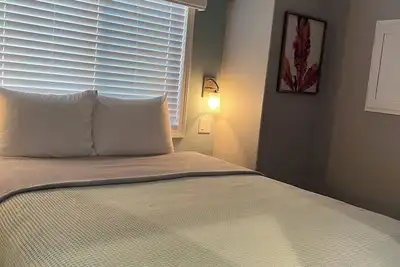 Image de Unique Cottage/Tiny House Near Disney. Close to Parks, Shopping & Fun