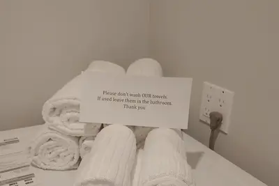 Image de 3 Bdrm, 1 Bath  Apartment in Barrie in Secluded Beach&Ski Resort Area!