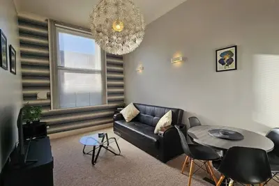 Image de Stylish Duplex Near Ocean Village & Cruise Terminal | Gated Parking