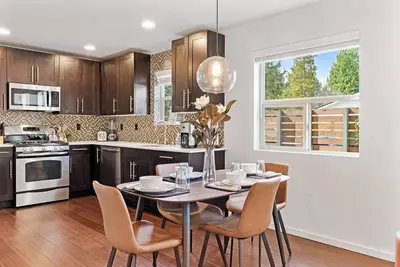 Image de Pristine & Beautiful  3b2b Townhouse in West Seattle