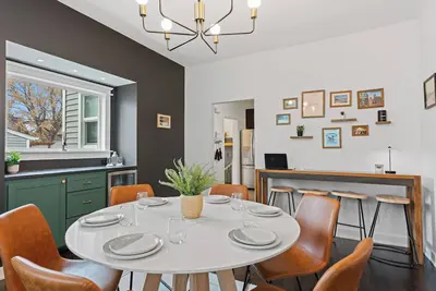 Image de Large Family-friendly 5-bdrm Homebase, Central Comfortable Easy Check-in