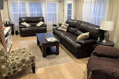 Image de Pet-friendly. Renovated house. Built in 1890s. No neighbors in sight.