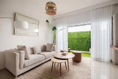 Image de Tropical Nest - Modern Gated Home w/ Community Pool Near Sjo. Pet-Friendly!