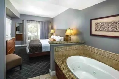 Image de Available only for Super Bowl weekend. 1:15 hrs. from Levi's Stadium.