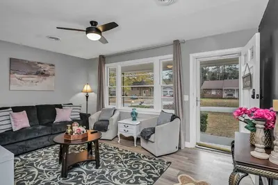 Image de Bright & Renovated 3br Close to Downtown