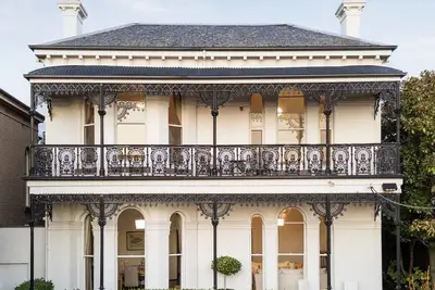 Image de Grand Prix Stay: Elegant Toorak Escape with Pool