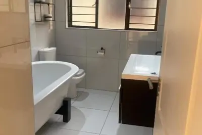 Image de Appartement de luxe de 2 chambres près du casino Monte, Johannesburg