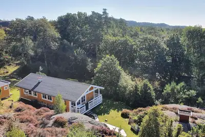 Image de Cottage with Natural Plot and Sauna on Mjörn | Se09134