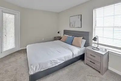 Image de Modern Comfort w/ Balcony, Kitchen & WiFi