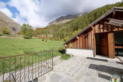 Image de La Grange : Confort et Charme au Parc des Écrins