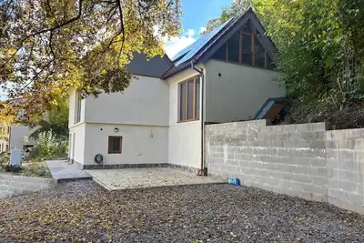 Image de Self-sufficient eco-house: water, electricity, internet