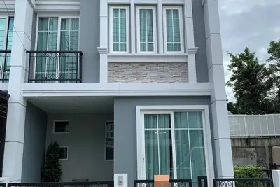 Image de Modern Family Home with Movie Room | Near Airport & Mega Bangna