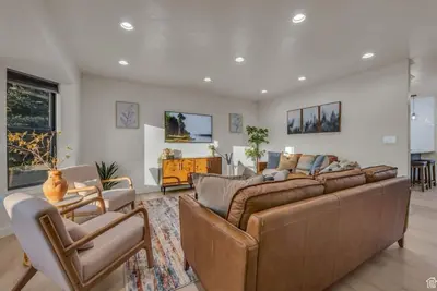 Image de Modern 5-bedroom Family Home in Sandy Utah