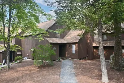 Image de Welcome to The Anytime Getaway. Walking distance to the Lake!