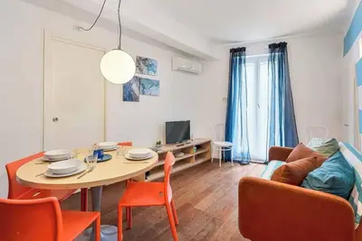 Image de Welcome to Piccolo Cuore, your ideal retreat in the heart of Vernazza! Located in the main square, our apartment offers an unforgettable experience in one of the most charming villages of the Cinque Terre. Piccolo Cuore has two cozy and tastefully fur